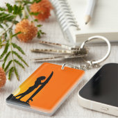 Sunset Surfer Girl mit Surfbrett Schlüsselanhänger (Vorderseite rechts)