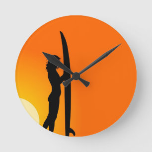 Sunset Surfer Girl with surfboard Runde Wanduhr