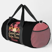 Sunsets and Palm Trees Please" - Retro Beach Vibe Duffle Bag (Rechte Ecke)