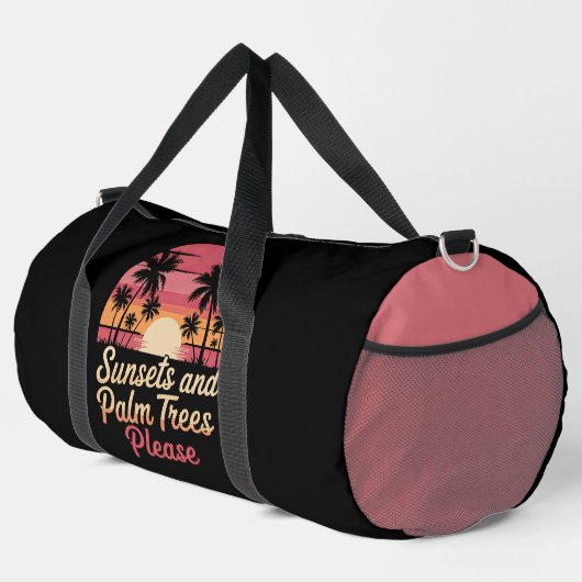Sunsets and Palm Trees Please" - Retro Beach Vibe Duffle Bag (Rechte Ecke)