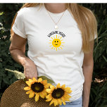 Sunshine Inside T - Shirt<br><div class="desc">Verbringen Sie die Sonne mit diesem bestärkenden,  "Sonnenschein im Inneren" T - Shirt! Matching Collection verfügbar!</div>