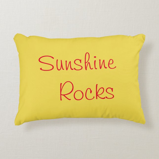 "Sunshine Rocks" Phrase Gelber Hintergrund Dekokissen (Vorderseite)