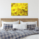 Sunshine Yellow Chrysanthema Leinwanddruck (Insitu (Schlafzimmer))