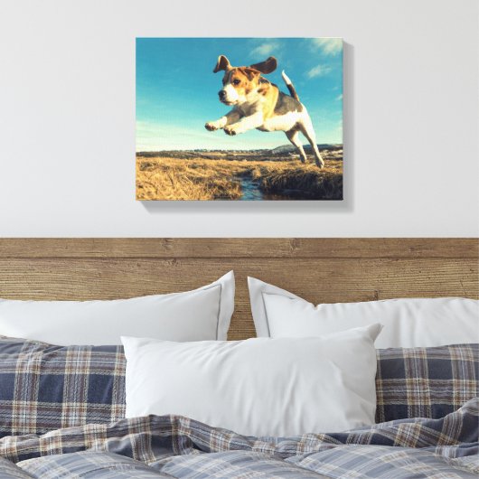 Super Beagle Dog - Premium Wrapped Canvas Leinwanddruck (Insitu (Schlafzimmer))