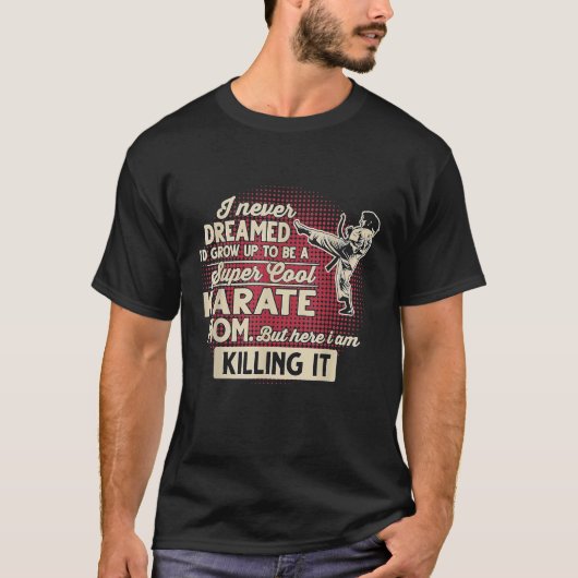 Super Cool Karate Mom But Here I Am Killing It T-Shirt (Vorderseite)