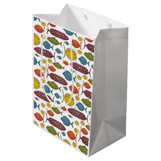 Super Fun Fish Mittlere Geschenktüte (Rückseite Schrägansicht)