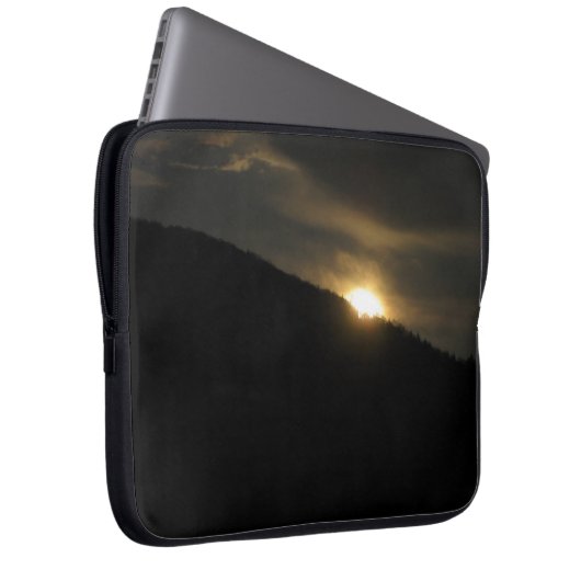 Super Moon über Washington Mountain Laptopschutzhülle (Vorne Rechts)