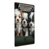 Super Niedliche Welpen auf dem Sofa 2 Mini Klemmbrett (Schrägansicht)