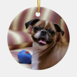 Super Niedlicher Hund mit ihrem Lieblingsball Keramikornament