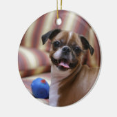Super Niedlicher Hund mit ihrem Lieblingsball Keramikornament (Links)