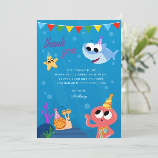 Super Simple | Finny the Shark Ocean Birthday Dankeskarte (Stehend Vorderseite)