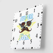 Super Star with sunglasses and mustache Quadratische Wanduhr (Winkel)