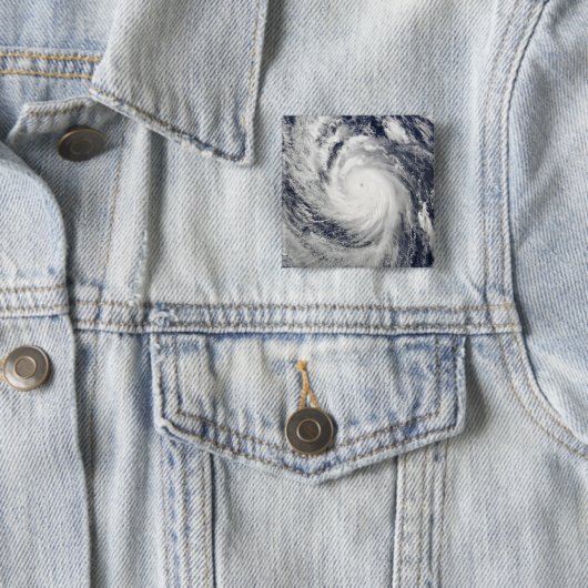 Super Typhoon Lupit Button (Beispiel)