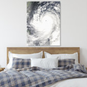 Super Typhoon Man-Yi Leinwanddruck (Insitu (Schlafzimmer))