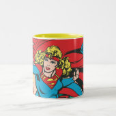 Supergirl Liebe Conquers Zweifarbige Tasse (Mittel)
