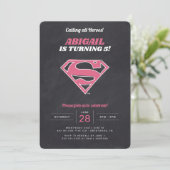 Supergirl Logo Girls Chalkboard Geburtstag Einladung (Stehend Vorderseite)