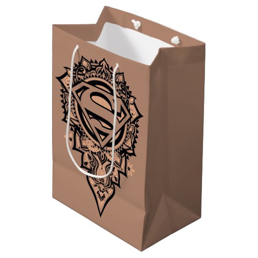 Supergirl Mandala Graphic Mittlere Geschenktüte (Vorderseite Schrägansicht)