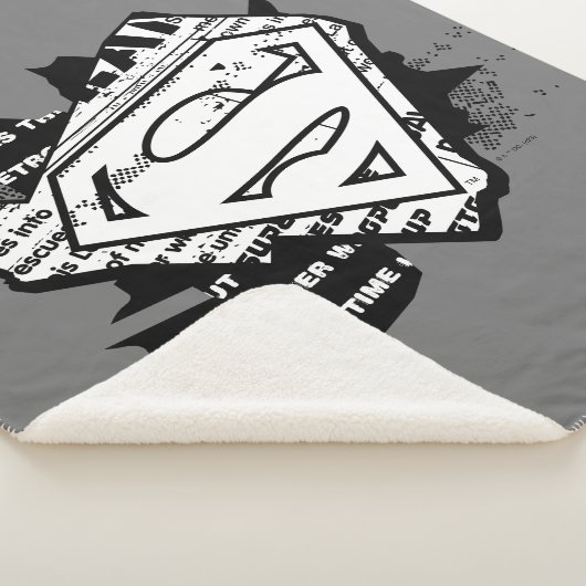 Supergirl Newsprint S-Shield Sherpadecke (3/4)