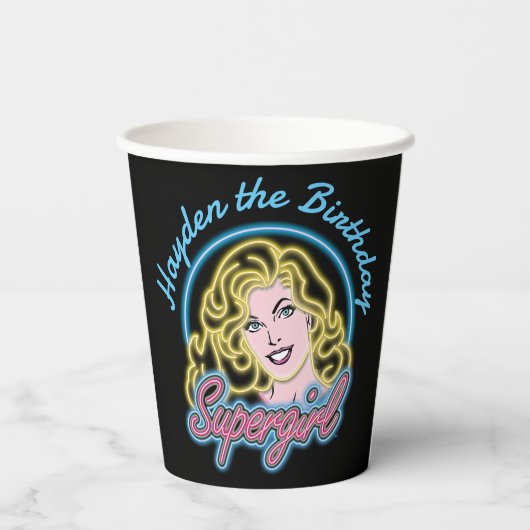 Supergirl Retro Neon Lights Graphic Pappbecher (Rückseite)