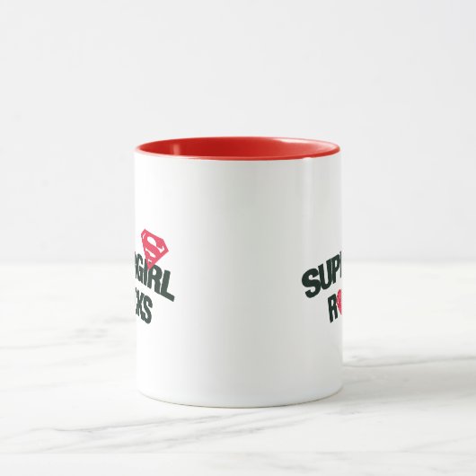 Supergirl Rocks Tasse (Zentrum)