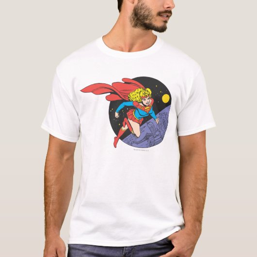 Supergirl springt im Weltraum T-Shirt (Vorderseite)