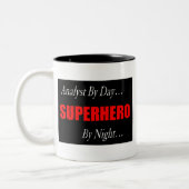 Superheld-Analytiker Zweifarbige Tasse (Links)