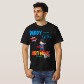Superheld Birthday Boy farbenfroh, maßgeschneidert T-Shirt (Vorne ganz)