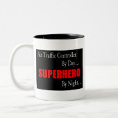 Superheld-Fluglotse Zweifarbige Tasse (Links)