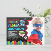 Superhero-Geburtstags-Einladungsuperhero-Party Einladung (Stehend Vorderseite)