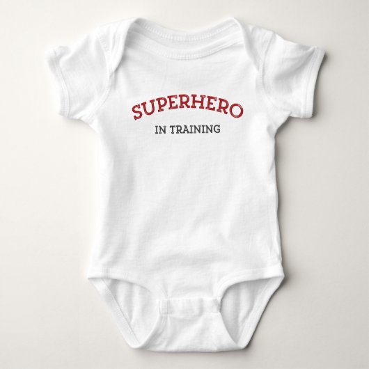 SUPERHERO in TRAINING T-Shirt Baby Strampler (Vorderseite)