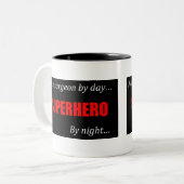 Superheroneurochirurg-Tasse Zweifarbige Tasse (Vorderseite Links)