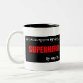 Superheroneurochirurg-Tasse Zweifarbige Tasse (Links)