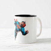 Superman im Anzug Zweifarbige Tasse (VorderseiteRechts)