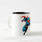 Superman im Anzug Zweifarbige Tasse (Vorderseite Links)