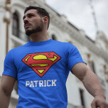 Superman | INDIVIDUELLE NAME T-Shirt<br><div class="desc">Mit diesem super phantastischen Super T - Shirt von DC Comicen heben Sie sich von der Masse ab! Personalisieren Sie diese, indem Sie Ihren eigenen, benutzerdefinierten Text hinzufügen.</div>
