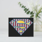 Superman S-Shield | gestreiftes Logo Postkarte (Stehend Vorderseite)