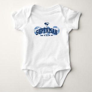 Superman über den Globus Baby Strampler