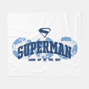 Superman über den Globus Fleecedecke