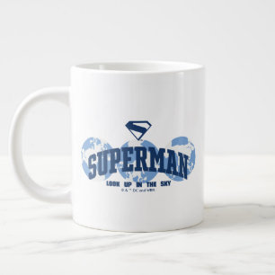 Superman über den Globus Jumbo-Tasse