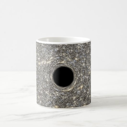 Supermassives schwarzes Loch in der Mitte einer Ga Kaffeetasse (Mittel)