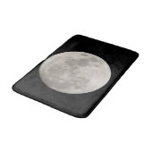 Supermond am schwarzen Himmel Badematte (Schrägansicht)