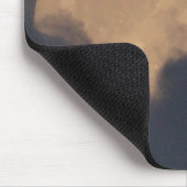 Supermond in grauen Wolken Mousepad (Ecke)