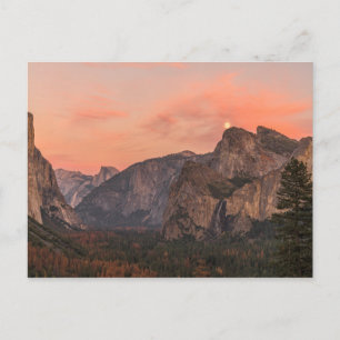 Supermond steigt über Kathedralen-Felsen Postkarte