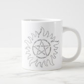 Supernatural Typografie Pentagramm Jumbo-Tasse (Rechts)
