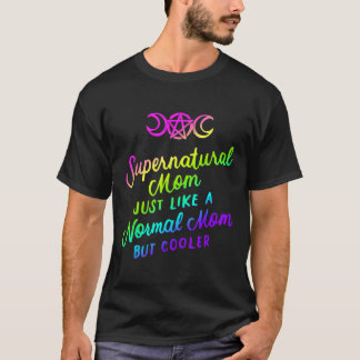 Supernatürliche Mama wie eine normale Mama, aber C T-Shirt