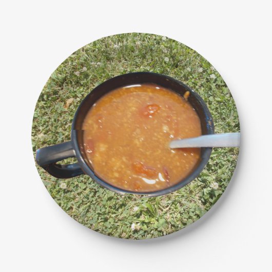 Suppe auf der Papierplatte Pappteller (Vorderseite)