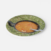 Suppe auf der Papierplatte Pappteller (Schrägansicht)