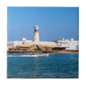 Sur Lighthouse mit Fischerboot - Sur, Oman Fliese (Vorderseite)