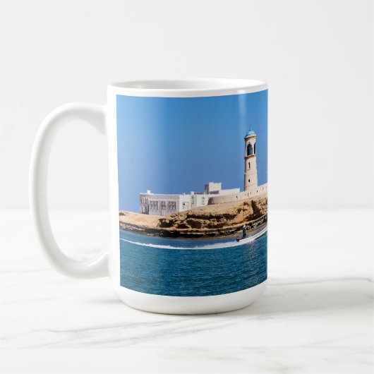 Sur Lighthouse mit Fischerboot - Sur, Oman Kaffeetasse (Links)