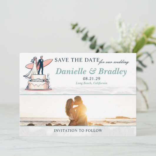 Surf Couple Wedding Save The Date (Stehend Vorderseite)